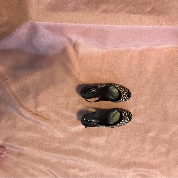 Leopard Print Pumps - Picture 4 of 6